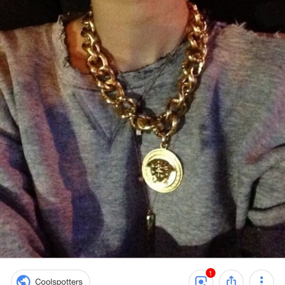 🔔 SOLD eBay 🔔 Auth VERSACE large Medusa necklace - Picture 7 of 7